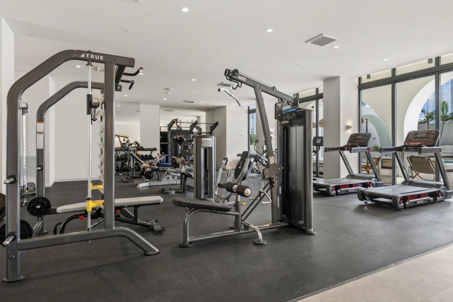 Blueground Edgewater Coffee Gym Pool Ac Mia-114 Apartment *