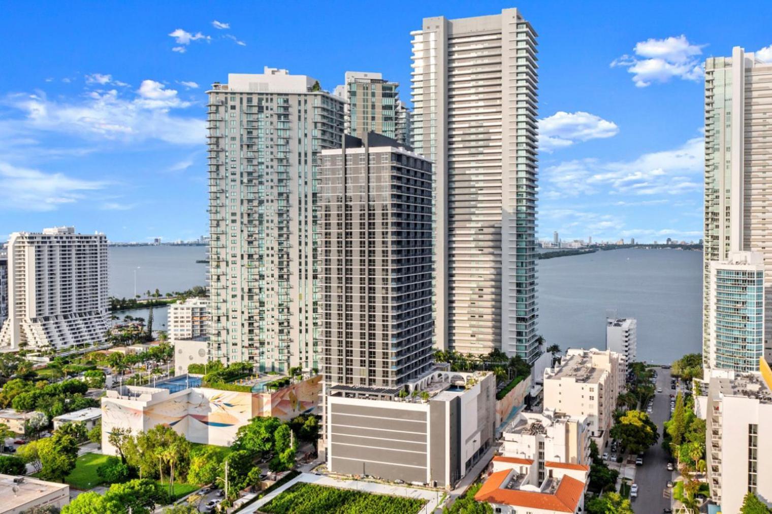 Blueground Edgewater Coffee Gym Pool Ac Mia-114